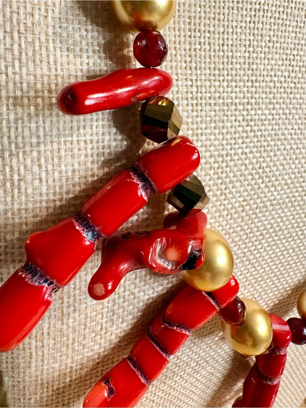 Artisan jewelry: “Isidella” coral, garnet, and crystal necklace - Picture 2 of 5